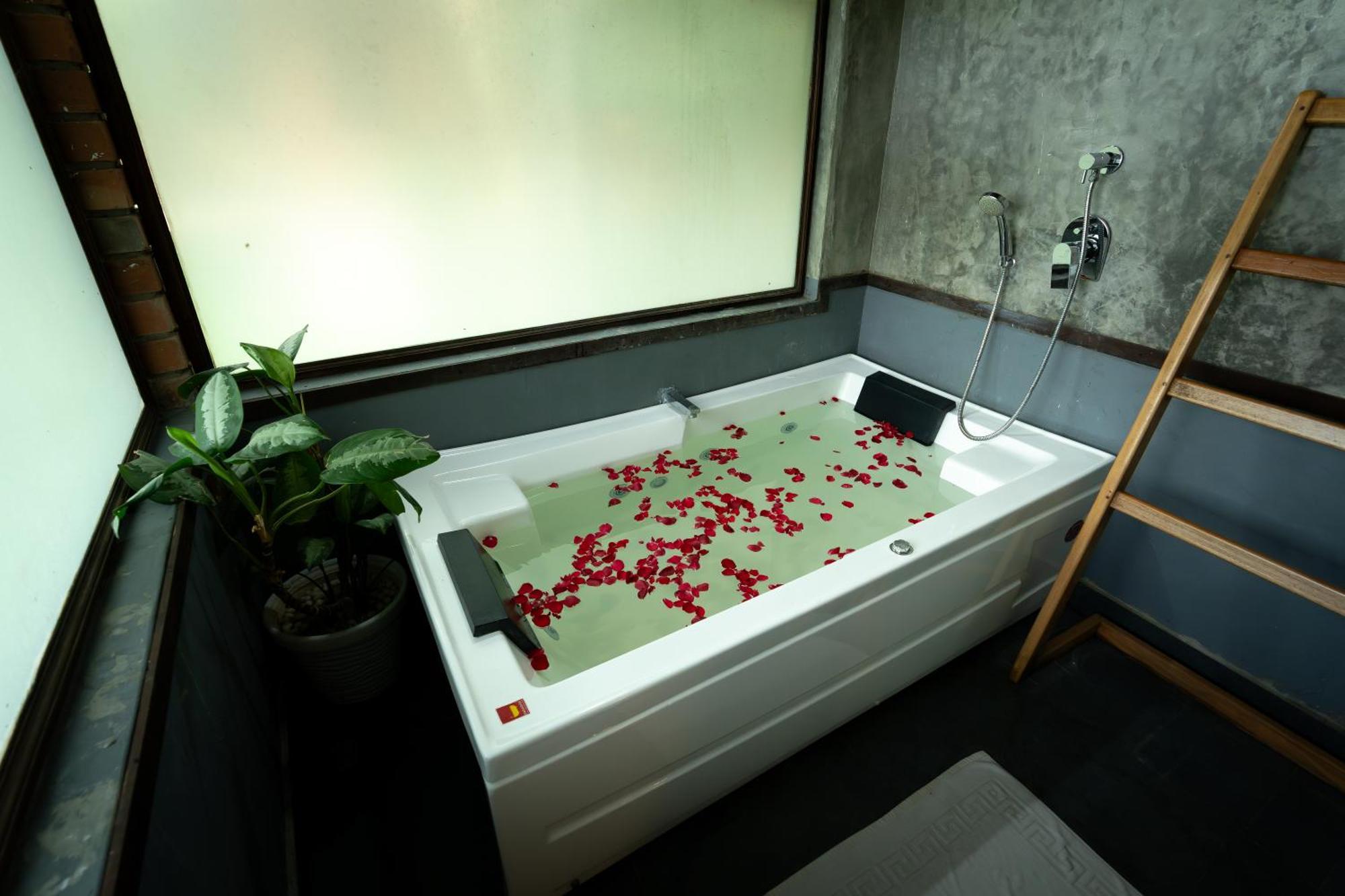 Raindrops Resorts Wayanad Sultan Bathery Bagian luar foto