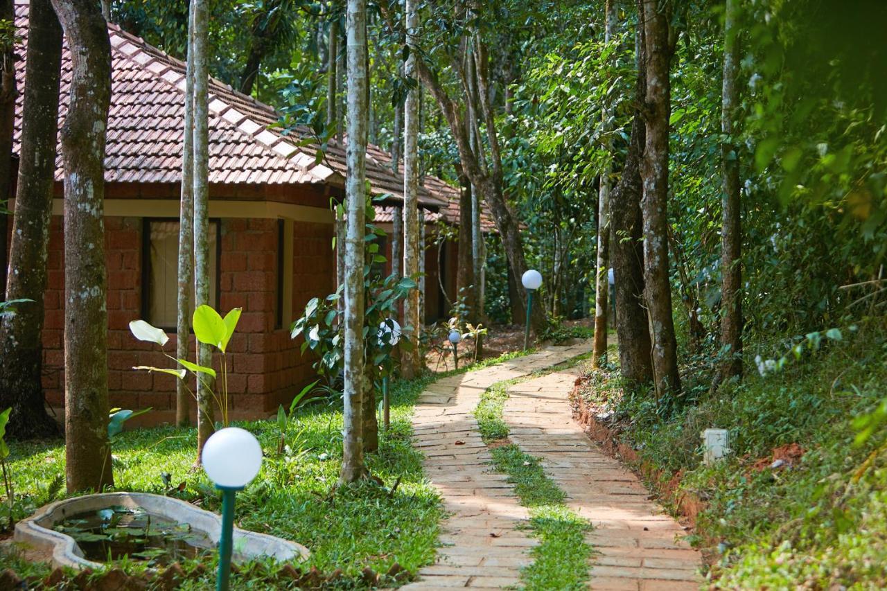 Raindrops Resorts Wayanad Sultan Bathery Bagian luar foto